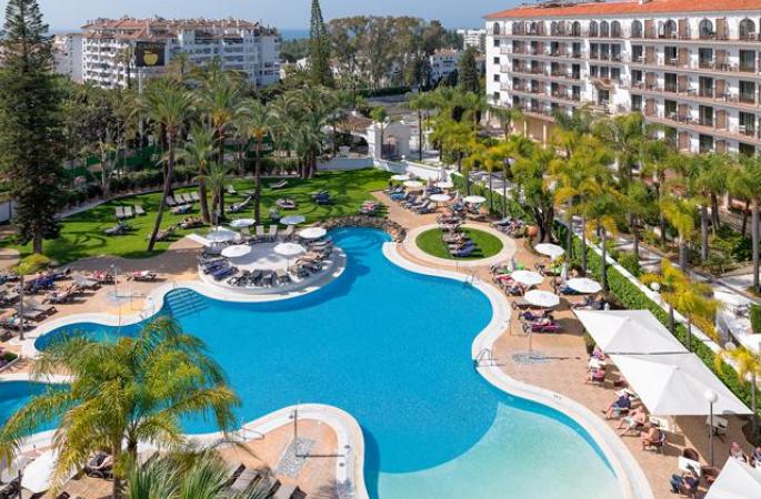 Hotel H10 Andalucia Plaza - logies en ontbijt -adults only
