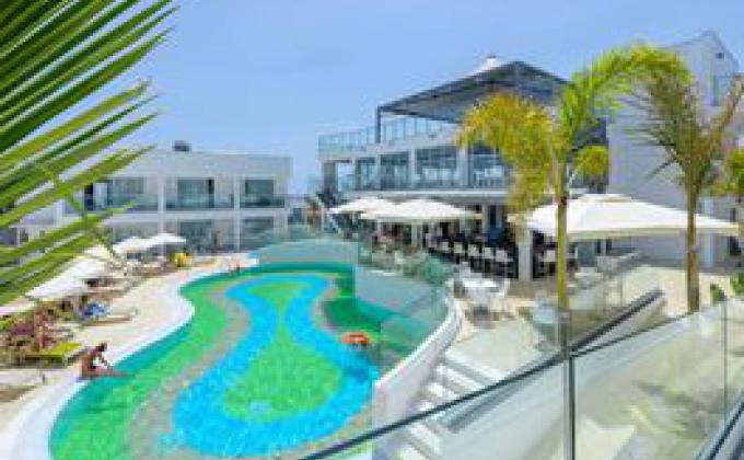Hotel Tasia Maris Oasis - logies en ontbijt