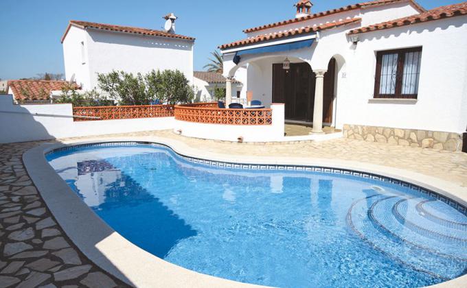 Villas In L'escala