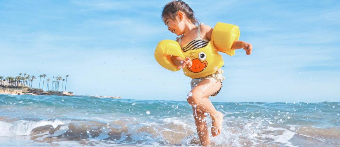 kind op het strand kind op het strand