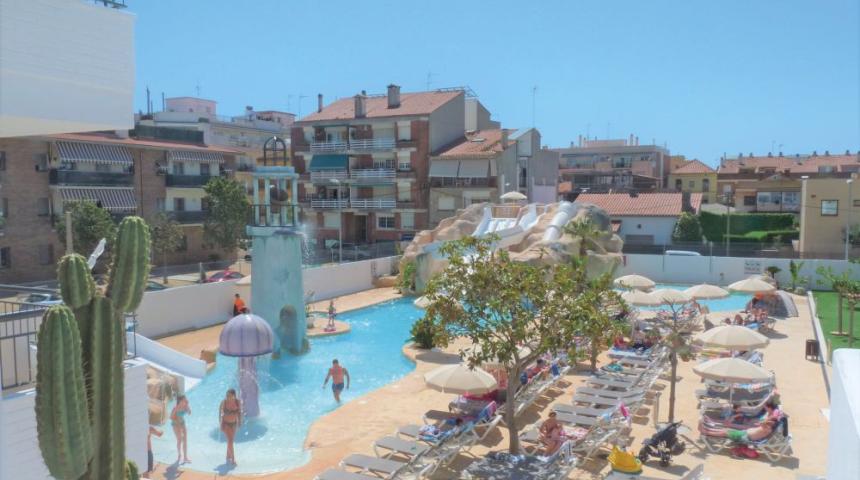 Fergus Club Pineda Splash
