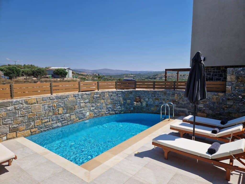 Kreta zoals je het niet verwacht: rust, avontuur en een zwembad op een heuvel 1 huis met zwembad in kreta